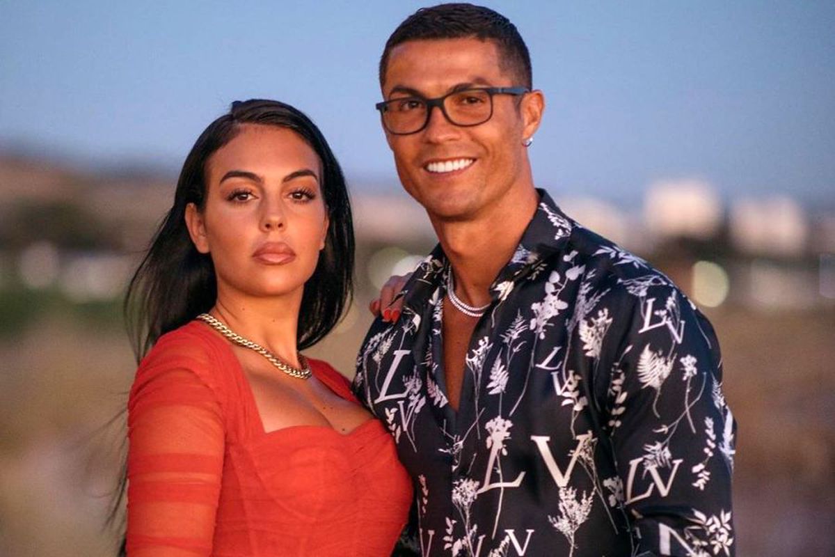FOTO Cea mai scumpă cerere în căsătorie din lumea fotbalului! Suma pe care Cristiano Ronaldo ar fi plătit-o pentru inelul de logodnă al Georginei