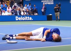 Daniil Medvedev și „peștele mort” » Explicația rusului, după modul bizar în care a sărbătorit victoria cu Djokovic: „E legendar!”