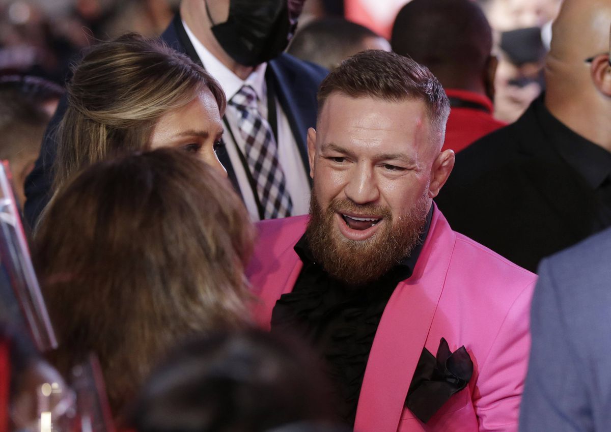 Conor McGregor vs Machine Gun Kelly, la MTV Video Music Award / FOTO: Imago Images