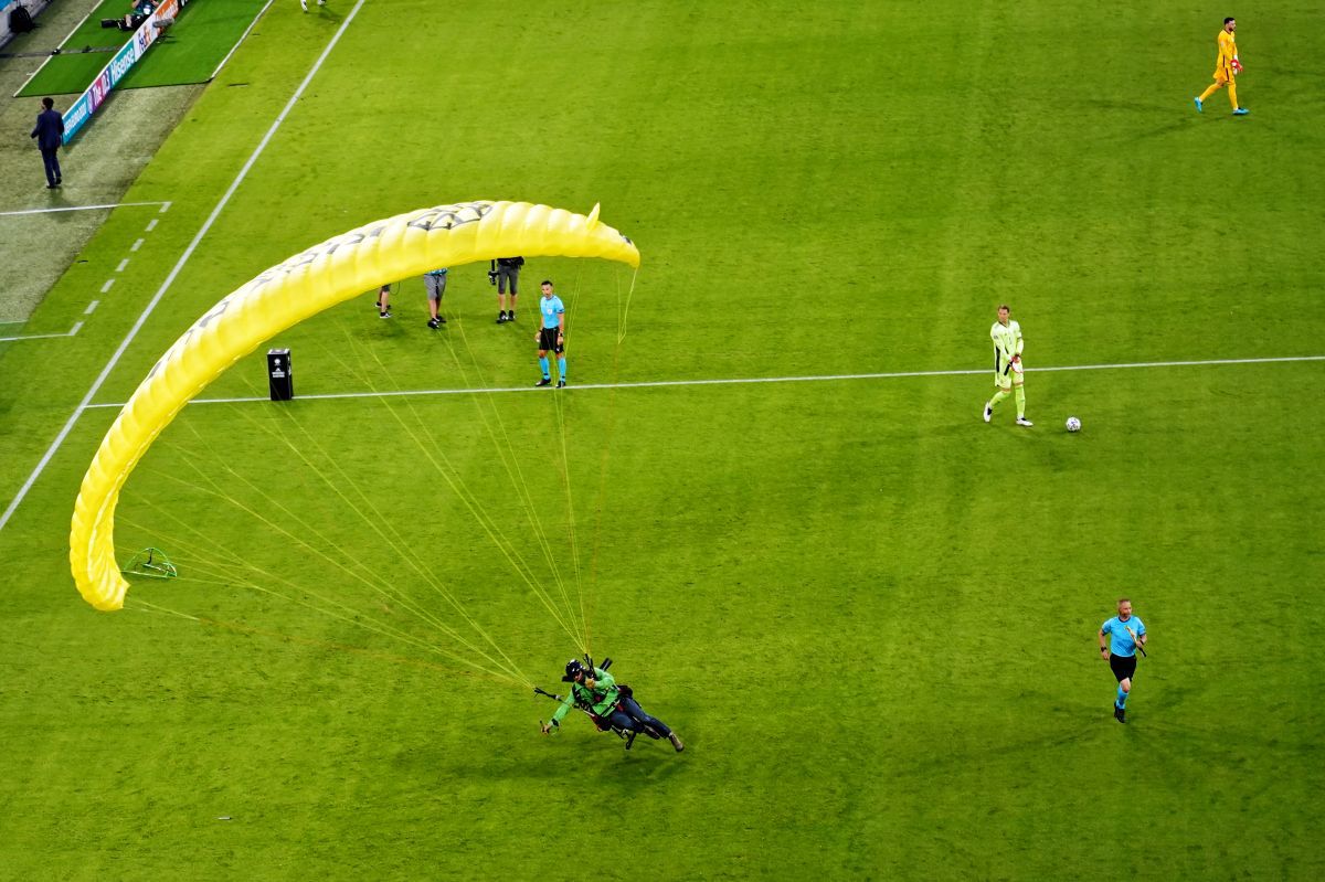 50 de fotografii dintr-o experiență senzațională! Cum e sa fii fotoreporter la EURO: 30 de zile, 19 meciuri, 18 echipe, 9 stadioane și o campioană