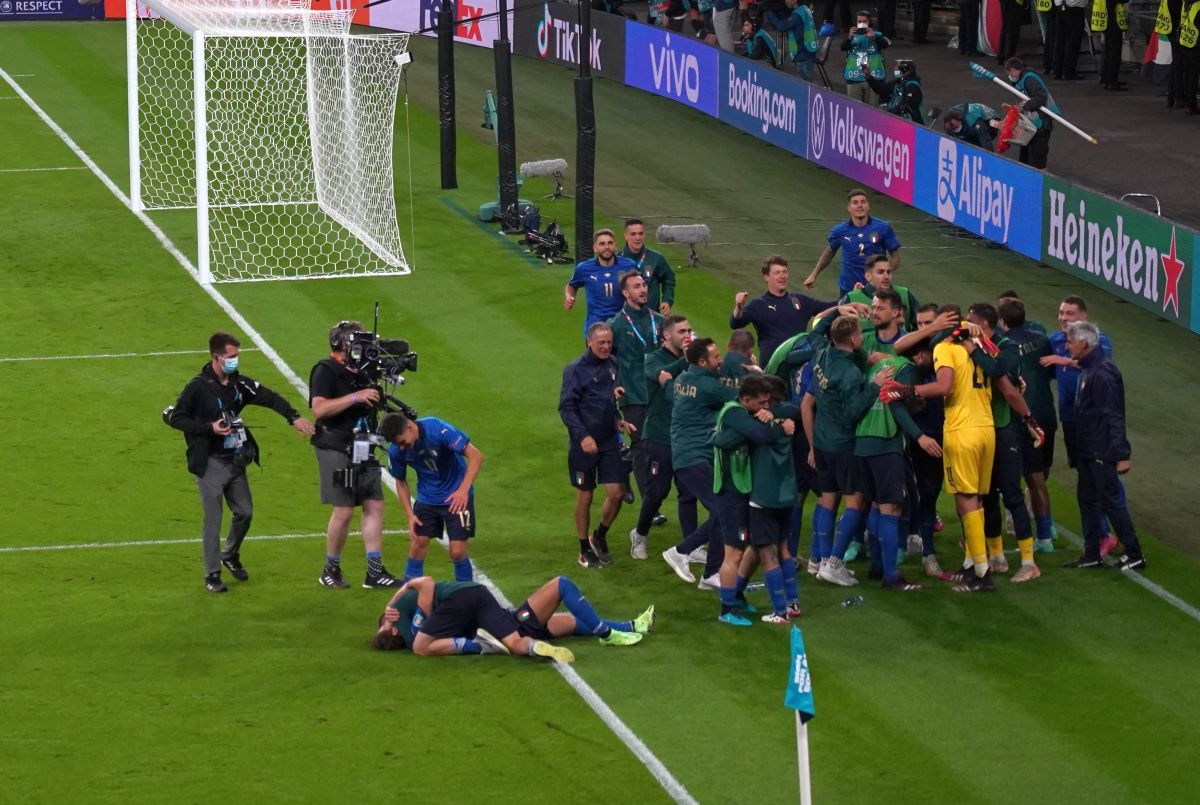 50 de fotografii dintr-o experiență senzațională! Cum e sa fii fotoreporter la EURO: 30 de zile, 19 meciuri, 18 echipe, 9 stadioane și o campioană