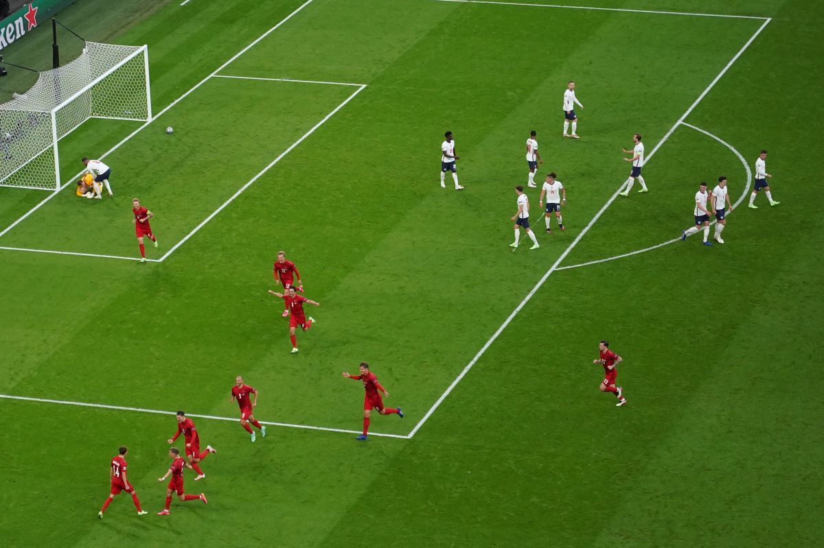 50 de fotografii dintr-o experiență senzațională! Cum e sa fii fotoreporter la EURO: 30 de zile, 19 meciuri, 18 echipe, 9 stadioane și o campioană