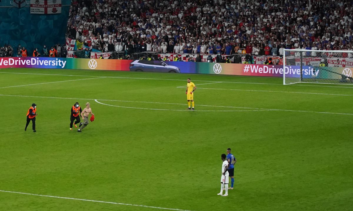 50 de fotografii dintr-o experiență senzațională! Cum e sa fii fotoreporter la EURO: 30 de zile, 19 meciuri, 18 echipe, 9 stadioane și o campioană