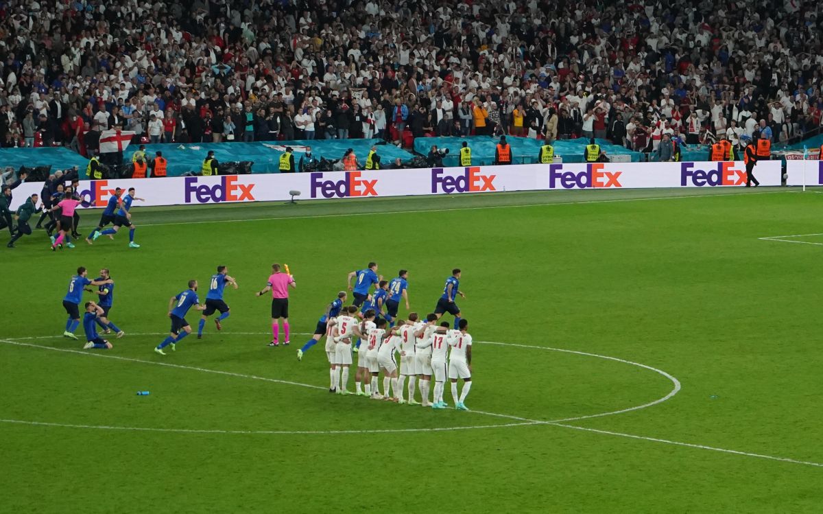 FOTO 50 de fotografii dintr-o experiență senzațională! Cum e sa fii fotoreporter la EURO: 30 de zile, 19 meciuri, 18 echipe, 9 stadioane și o campioană