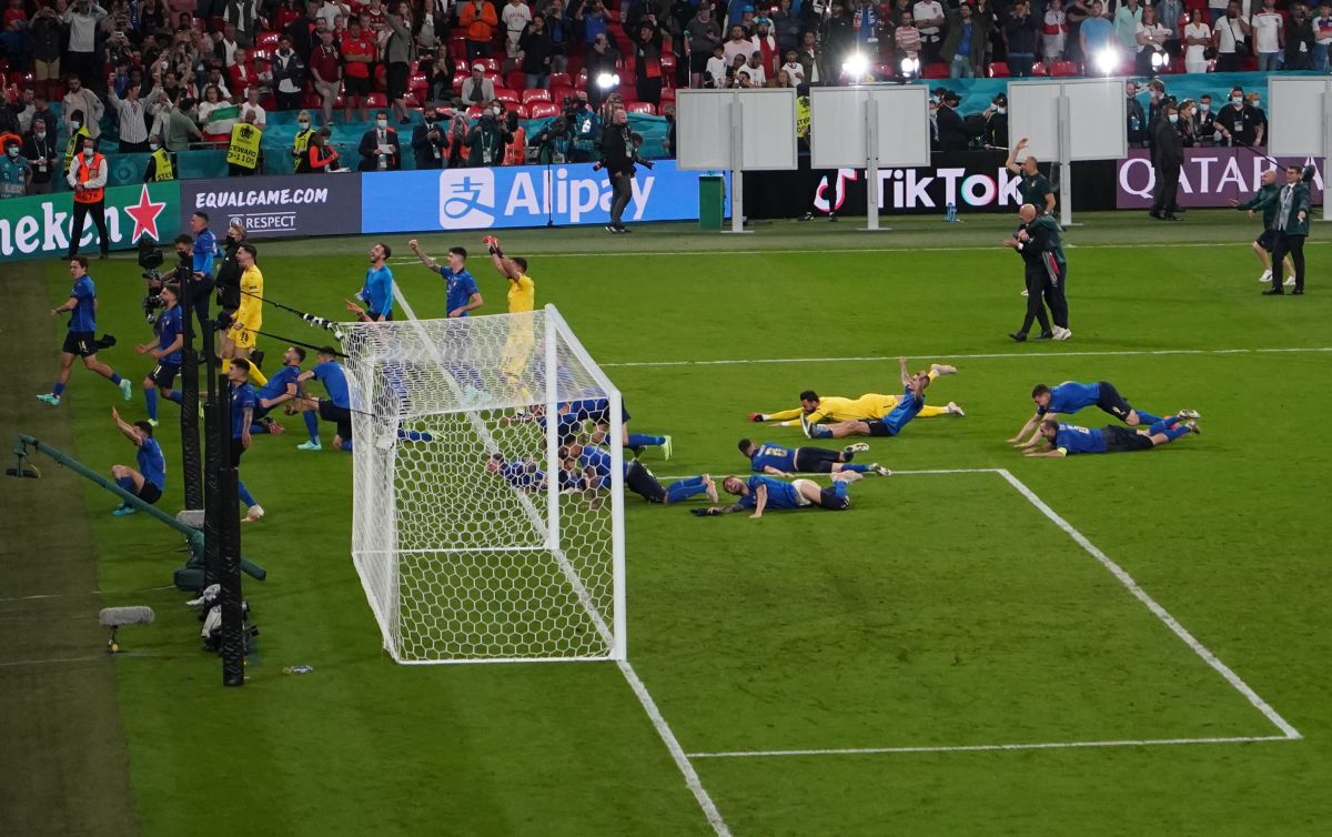 50 de fotografii dintr-o experiență senzațională! Cum e sa fii fotoreporter la EURO: 30 de zile, 19 meciuri, 18 echipe, 9 stadioane și o campioană