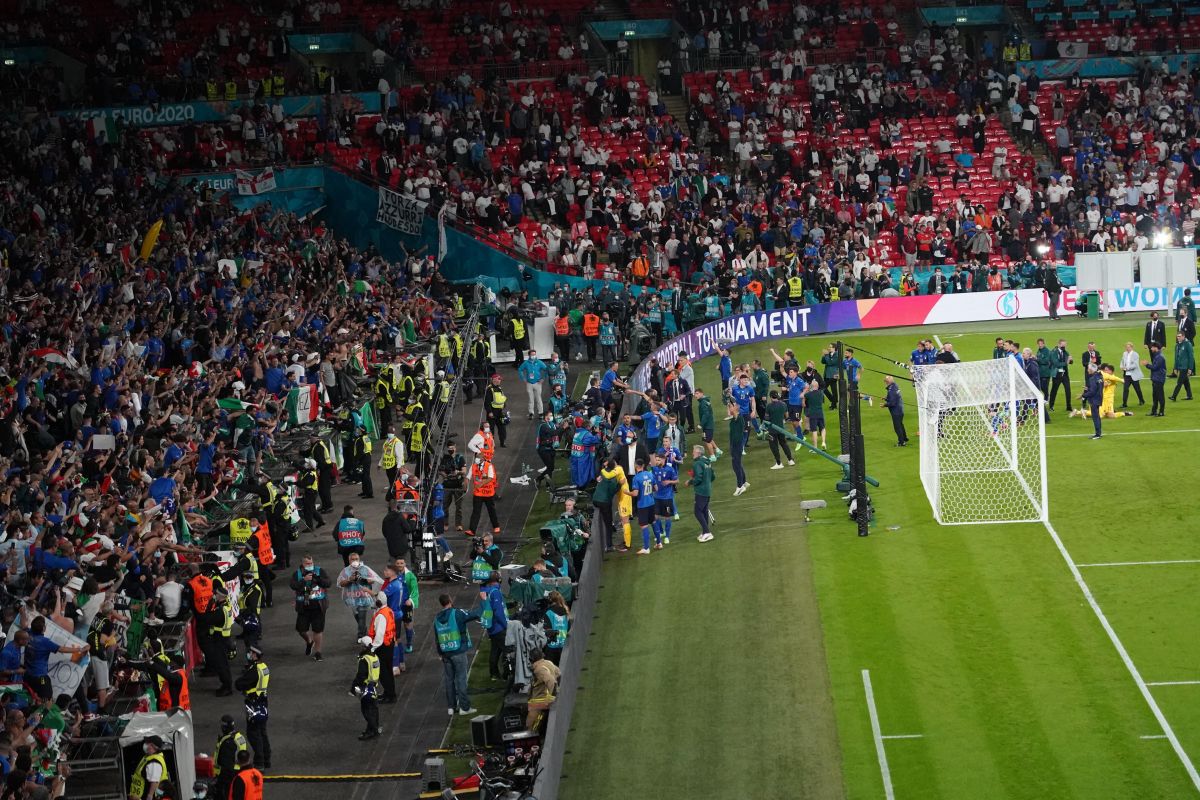 50 de fotografii dintr-o experiență senzațională! Cum e sa fii fotoreporter la EURO: 30 de zile, 19 meciuri, 18 echipe, 9 stadioane și o campioană