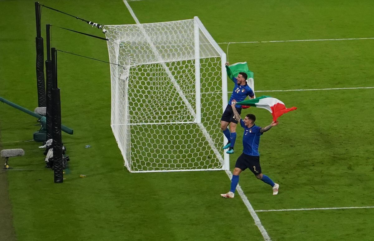 50 de fotografii dintr-o experiență senzațională! Cum e sa fii fotoreporter la EURO: 30 de zile, 19 meciuri, 18 echipe, 9 stadioane și o campioană