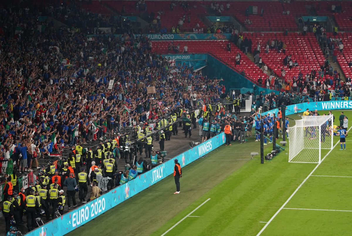 FOTO 50 de fotografii dintr-o experiență senzațională! Cum e sa fii fotoreporter la EURO: 30 de zile, 19 meciuri, 18 echipe, 9 stadioane și o campioană