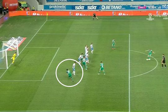Poziția lui Fofana în momentul loviturii libere // foto: captură DigiSport