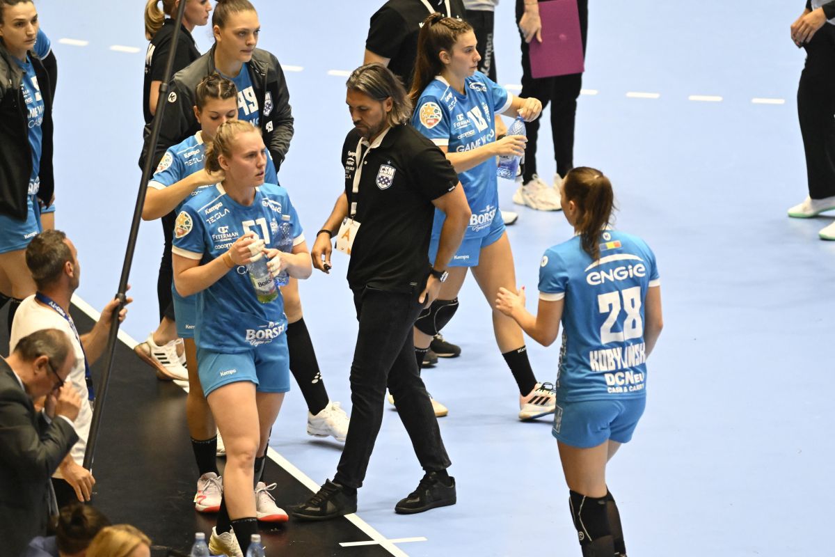 CSM București - Rapid 25-21 » „Tigroaicele”, neînvinse în fața giuleștencelor în 15 dueluri directe