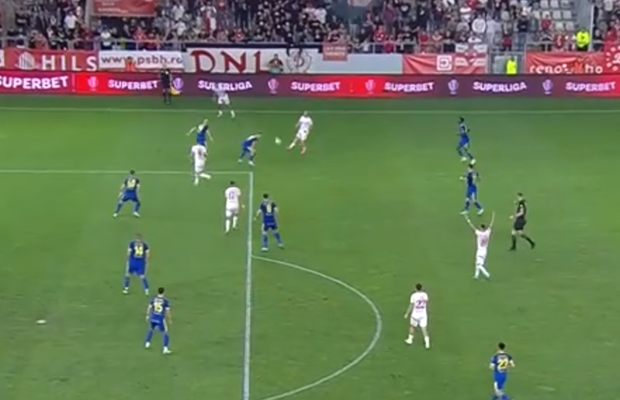 Pasă de geniu la meciul de debut în tricoul lui Dinamo » Și-a lăsat adversarii cu gura căscată