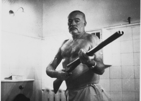 „A mitraliat rechinii, dar s-a împușcat în ambele picioare” » Povestea „nebunului” Ernest Hemingway și a pasiunii pentru sport: „Există doar 3 sporturi pe lumea asta, restul sunt jocuri”