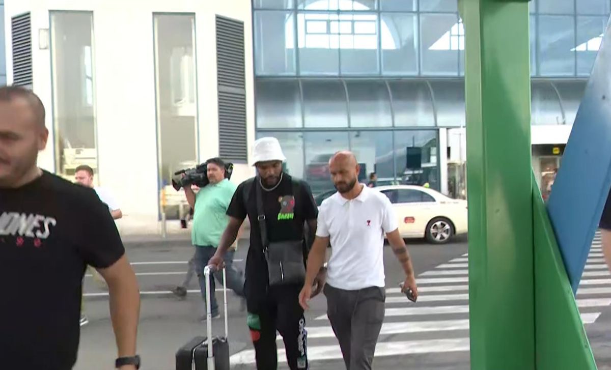 Supertransferul de la Rapid a ajuns în România! Prima reacție, direct din aeroport