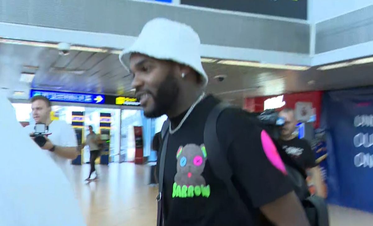 Supertransferul de la Rapid a ajuns în România! Prima reacție, direct din aeroport