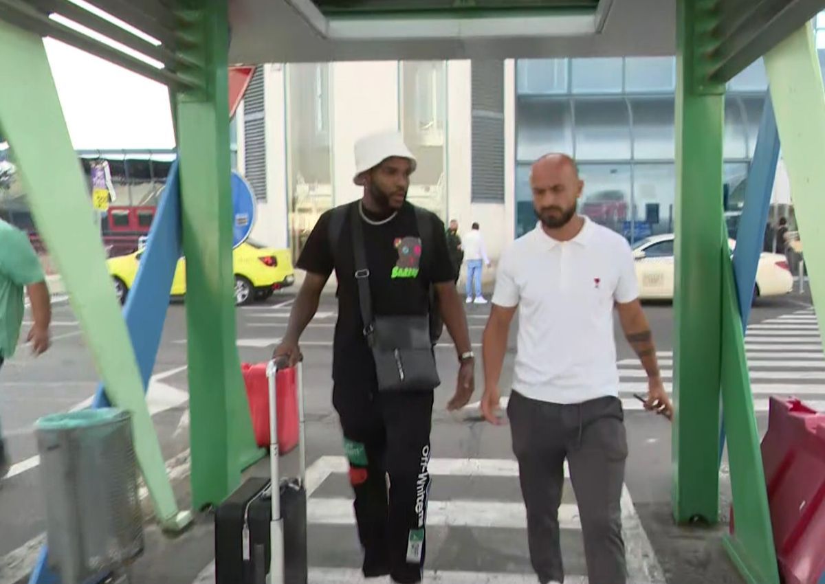 Supertransferul de la Rapid a ajuns în România! Prima reacție, direct din aeroport