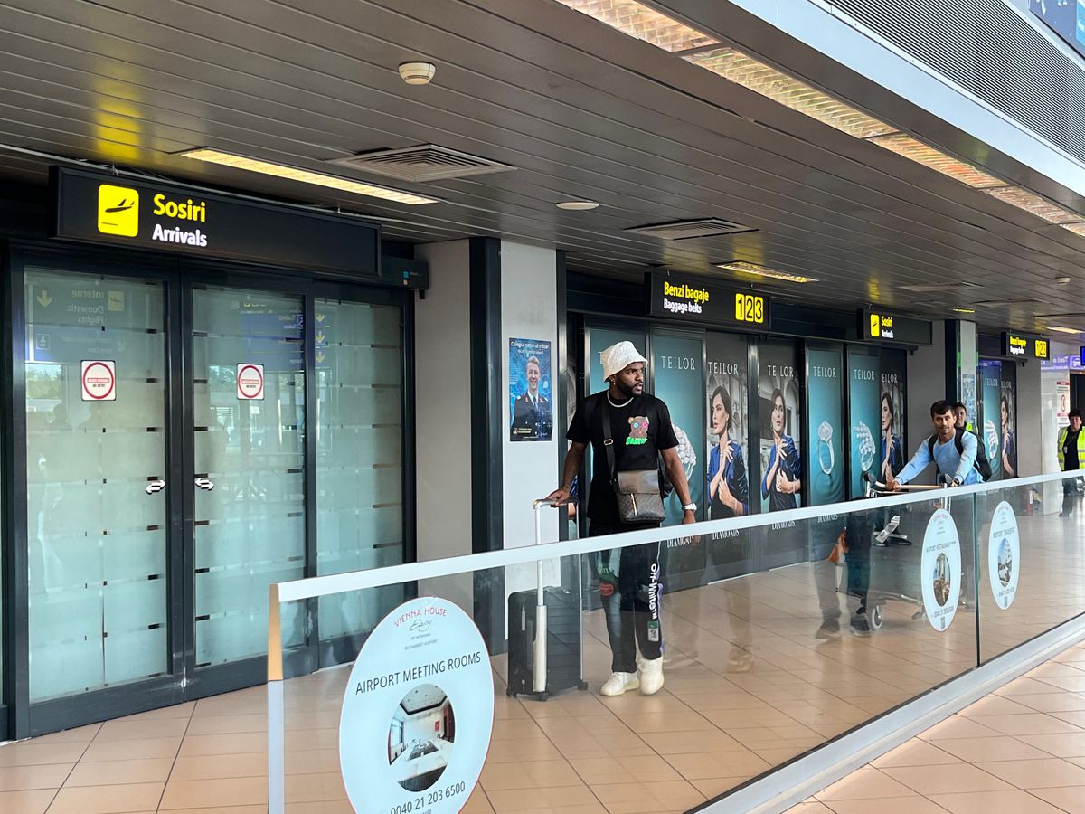 Supertransferul de la Rapid a ajuns în România! Prima reacție, direct din aeroport