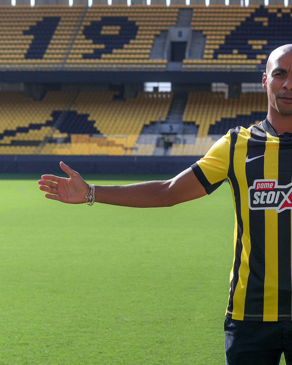 Pe el „l-a scăpat” Varga! Cu cine tocmai a semnat campionul european din 2016