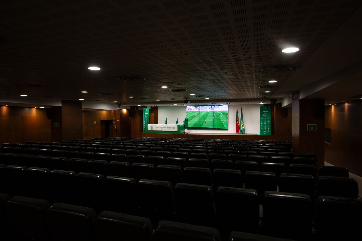 Imagini de la stadionul José Alvalade din Lisabona