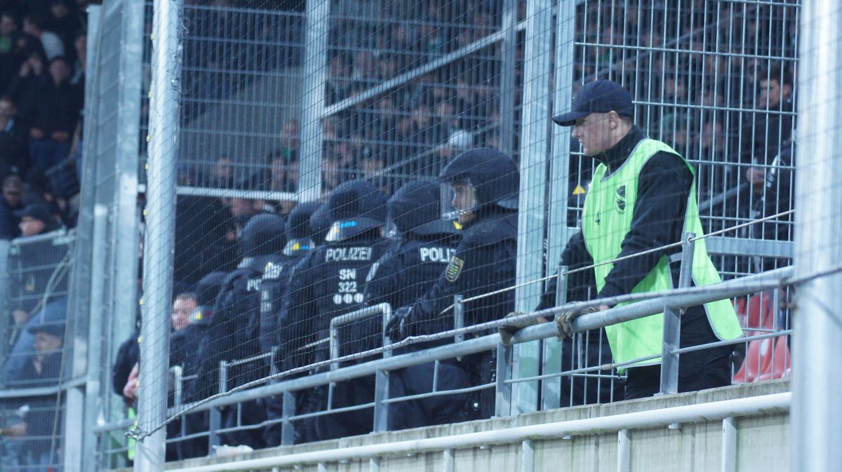 Bătaie pe gazon după Hallescher - Chemie Leipzig