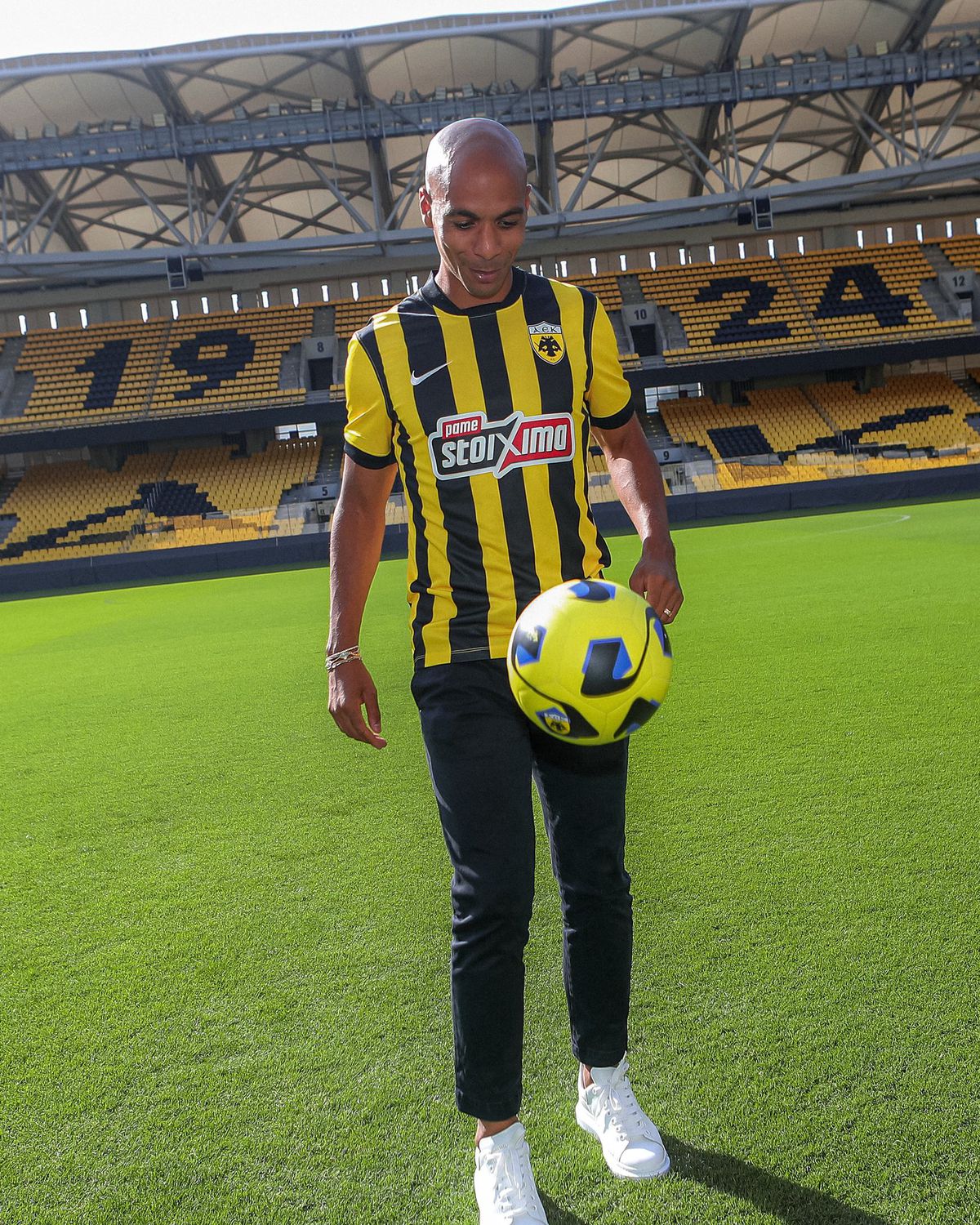 Pe el „l-a scăpat” Varga! Cu cine tocmai a semnat campionul european din 2016