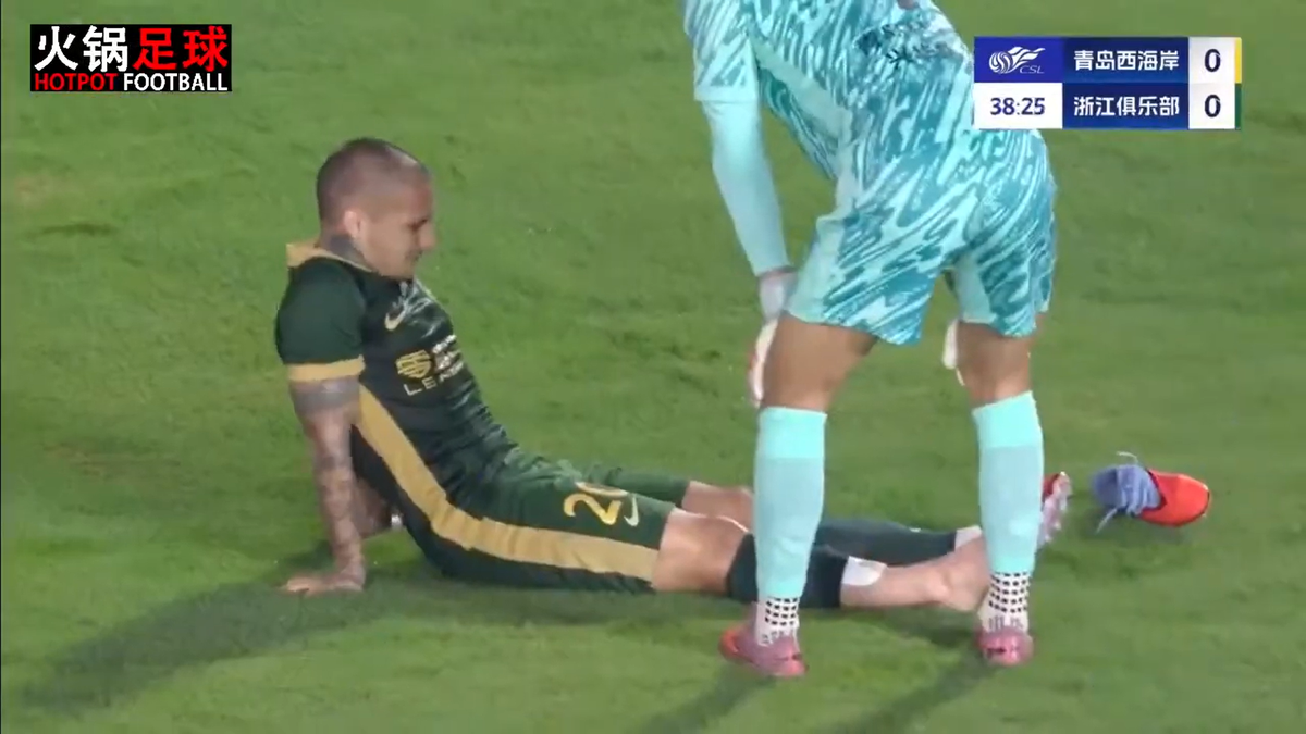 Alexandru Mitriță s-a accidentat în China: a urlat pe teren, și-a pus mâinile în cap și a ieșit cu targa