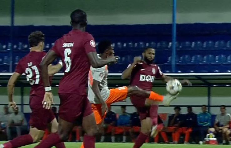 Penalty în Metaloglobus - CFR, fault Coco la Fernandes