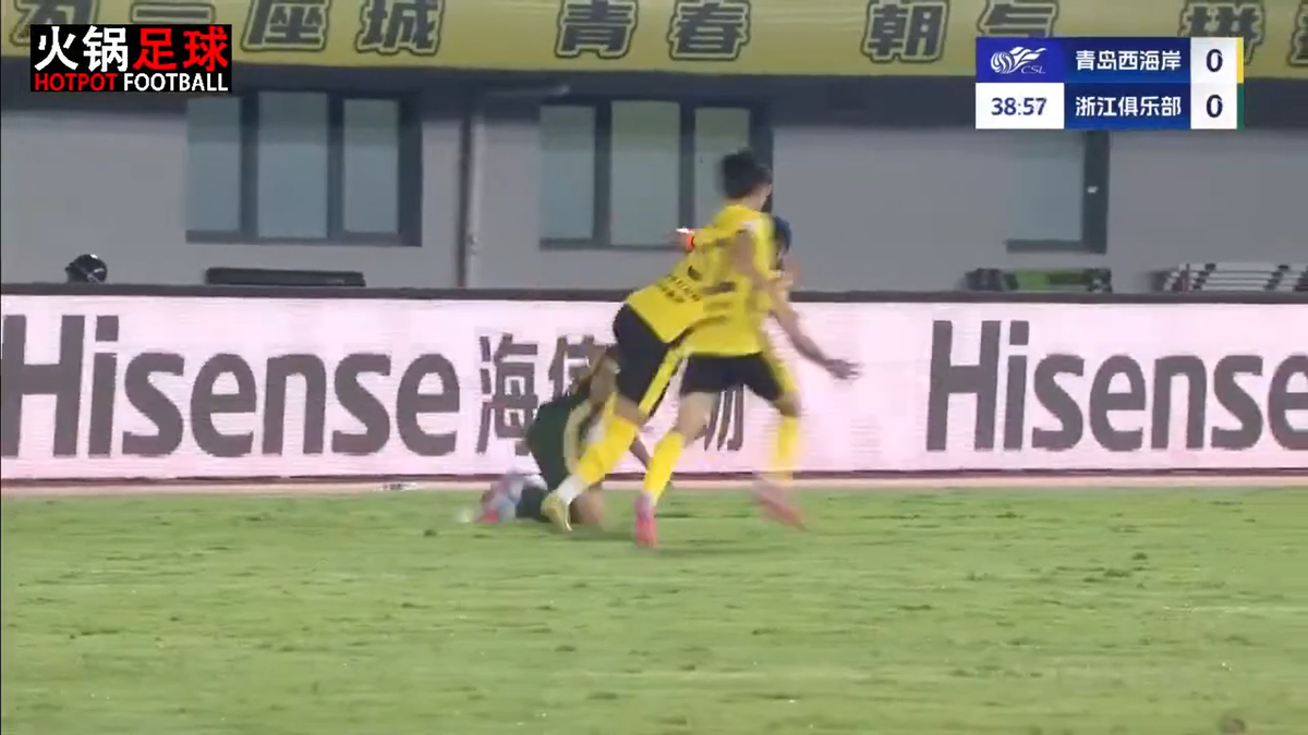 Alexandru Mitriță s-a accidentat în China: a urlat pe teren, și-a pus mâinile în cap și a ieșit cu targa