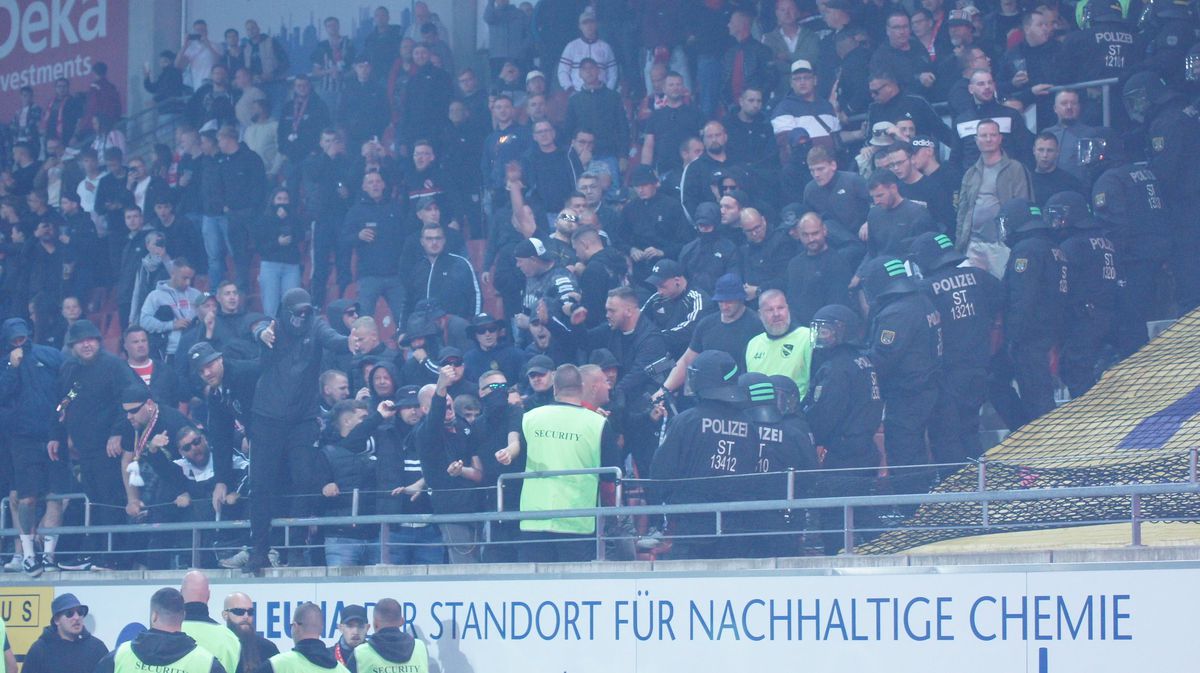 Bătaie pe gazon după Hallescher - Chemie Leipzig