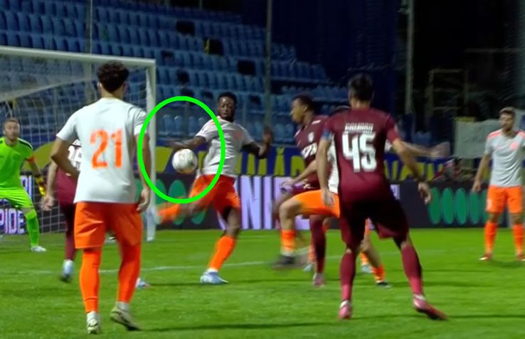 Camara, sancționat pentru henț în Metaloglobus - CFR / FOTO: Captură @Prima Sport 1