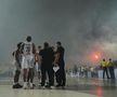Fanii lui Partizan Belgrad nu se dezmint: torțe și atmosferă incredibilă în timpul unui meci disputat în aer liber, pe Stadionul Tasmajdan