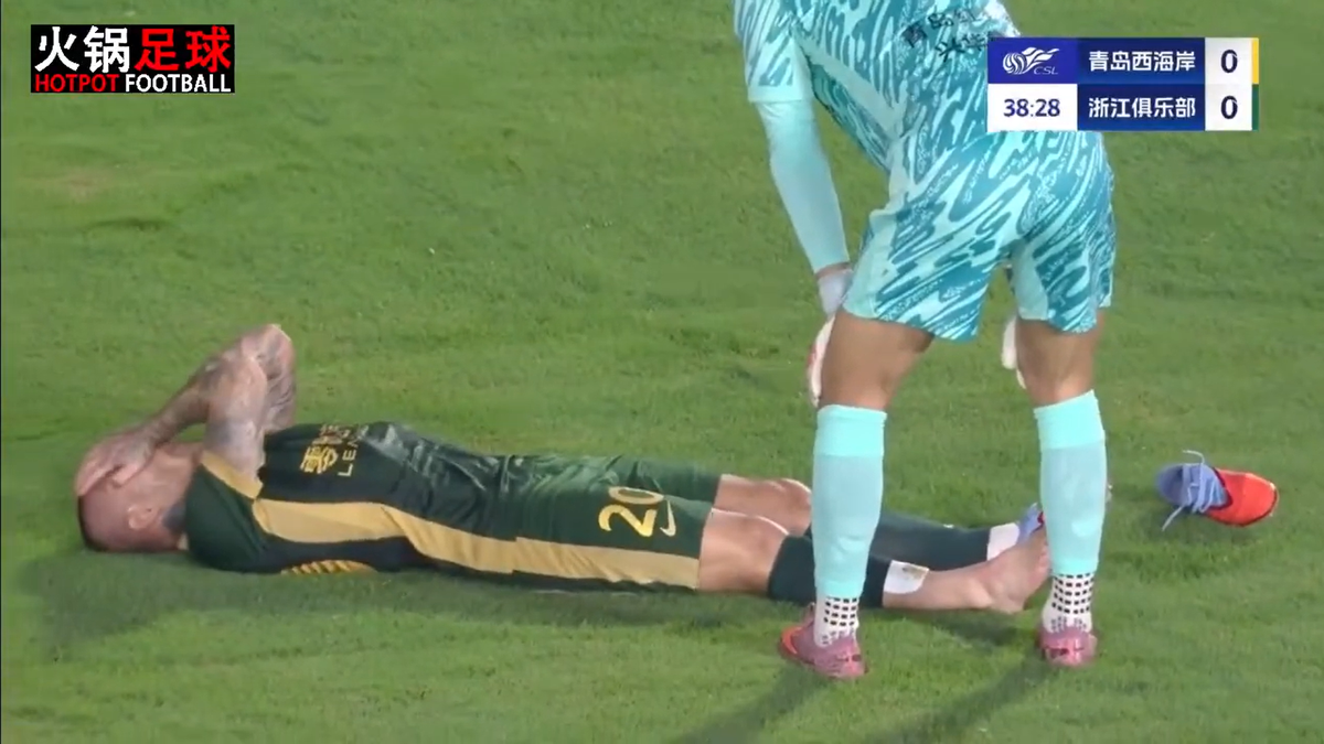 Alexandru Mitriță s-a accidentat în China: a urlat pe teren, și-a pus mâinile în cap și a ieșit cu targa