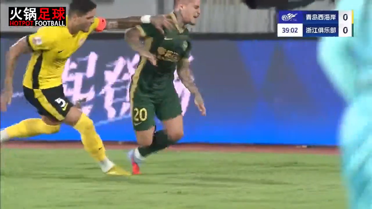 Alexandru Mitriță s-a accidentat în China: a urlat pe teren, și-a pus mâinile în cap și a ieșit cu targa