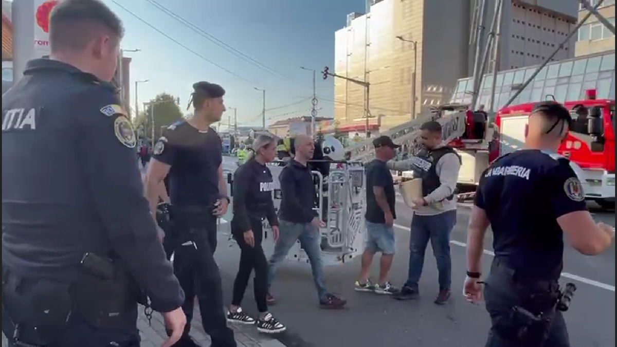 Bărbatul a fost convins de negociatori să coboare de pe nocturna stadionului din Liga 2 după 6 ore!