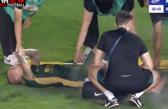 Alexandru Mitriță s-a accidentat în China: a urlat pe teren, și-a pus mâinile în cap și a ieșit cu targa