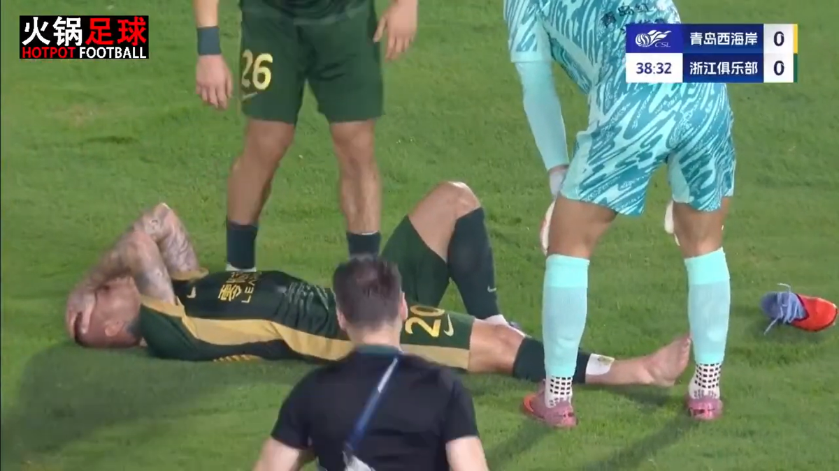 Alexandru Mitriță s-a accidentat în China: a urlat pe teren, și-a pus mâinile în cap și a ieșit cu targa