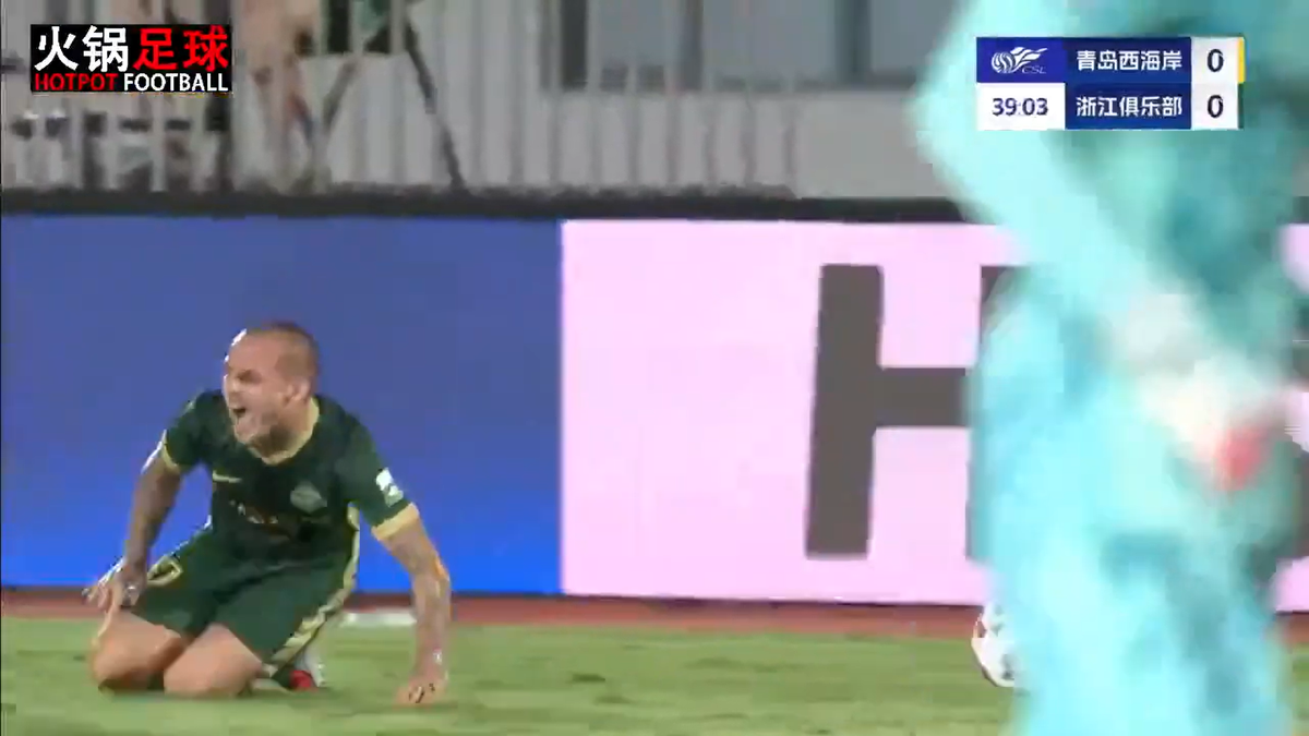 Alexandru Mitriță s-a accidentat în China: a urlat pe teren, și-a pus mâinile în cap și a ieșit cu targa