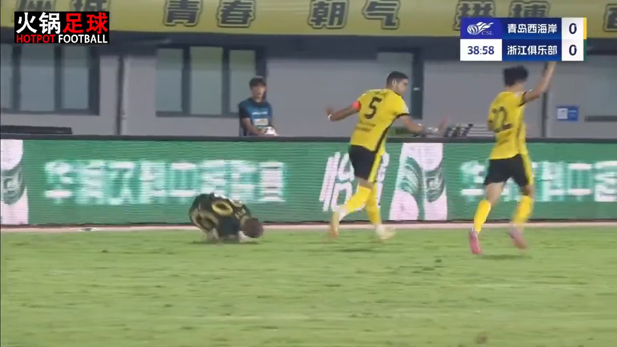 Alexandru Mitriță s-a accidentat în China: a urlat pe teren, și-a pus mâinile în cap și a ieșit cu targa