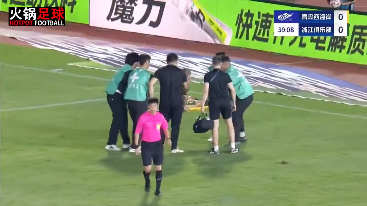 Alexandru Mitriță s-a accidentat în China: a urlat pe teren, și-a pus mâinile în cap și a ieșit cu targa