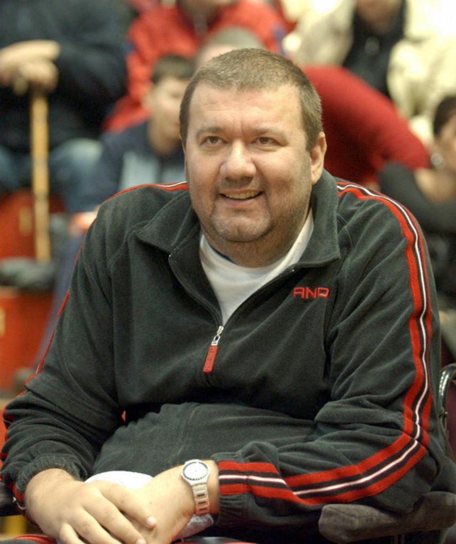 Atenție, imagini cu puternic impact emoțional! Un gest stupid i-a distrus cariera: s-a stins într-un scaun cu rotile