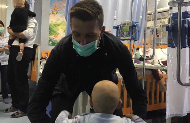 Gestul superb al lui Francesco Acerbi » Nu a plecat până când nu a văzut toți copiii bolnavi de cancer!