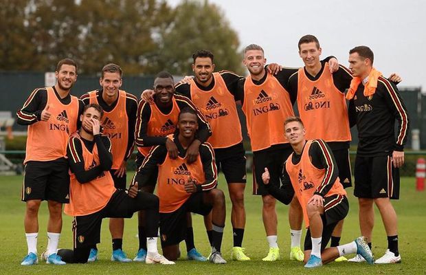 Și-a dat jos șortul! Dries Mertens le-a stricat poza colegilor din „naționala” Belgiei :D