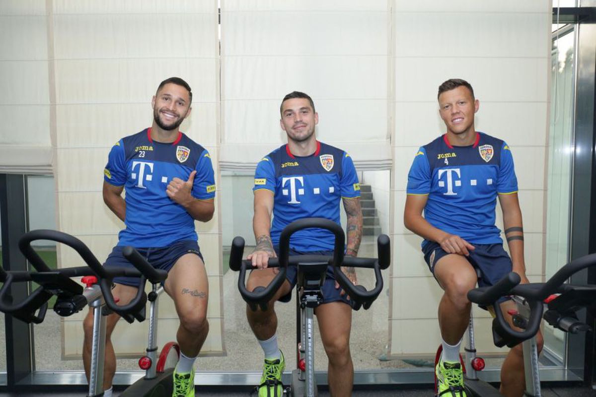 ROMÂNIA - NORVEGIA // FOTO Cosmin Contra și-a împărțit jucătorii în două tabere la antrenamentul de astăzi