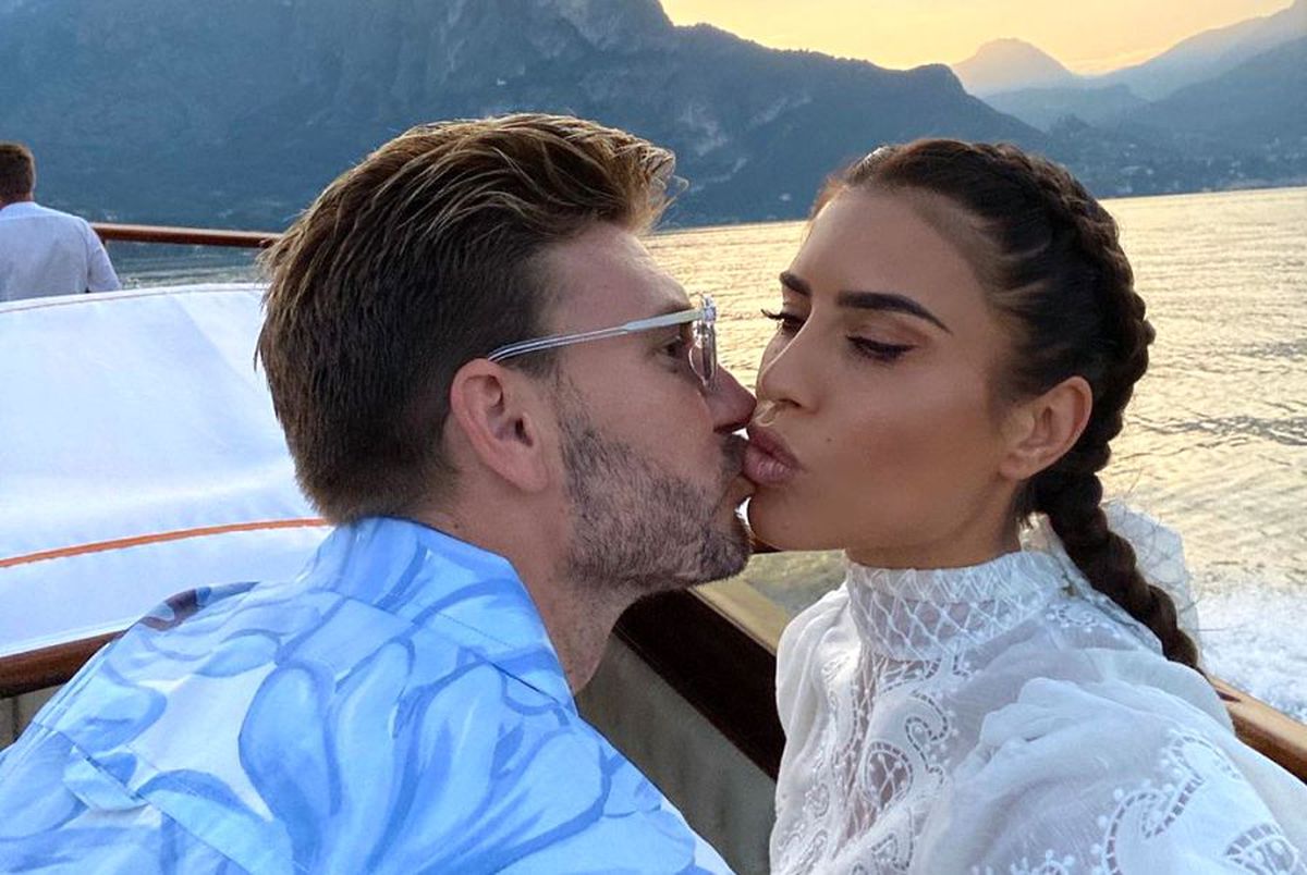 FOTO Un fotbalist celebru, șantajat într-un mod incredibil de o femeie pe care a lăsat-o însărcinată: „Plătește-mi silicoanele!”