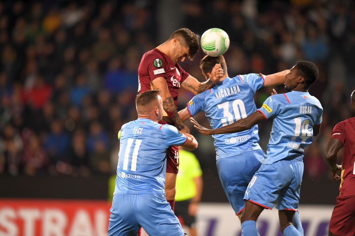 Imaginea serii după CFR Cluj - Slavia Praga » Bătuți a doua oară de campioană, cehii au îngenuncheat la finalul meciului