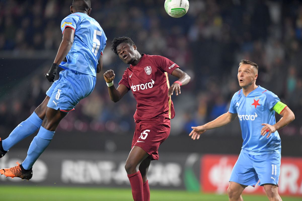 Imaginea serii după CFR Cluj - Slavia Praga » Bătuți a doua oară de campioană, cehii au îngenuncheat la finalul meciului