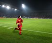 Imagini care vă pot afecta emoțional » CFR Cluj - Slavia, întrerupt 15 minute, după ce unui spectator i s-a făcut rău