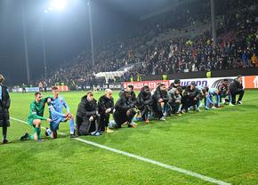 Imaginea serii după CFR Cluj - Slavia Praga » Bătuți a doua oară de campioană, cehii au îngenuncheat la finalul meciului