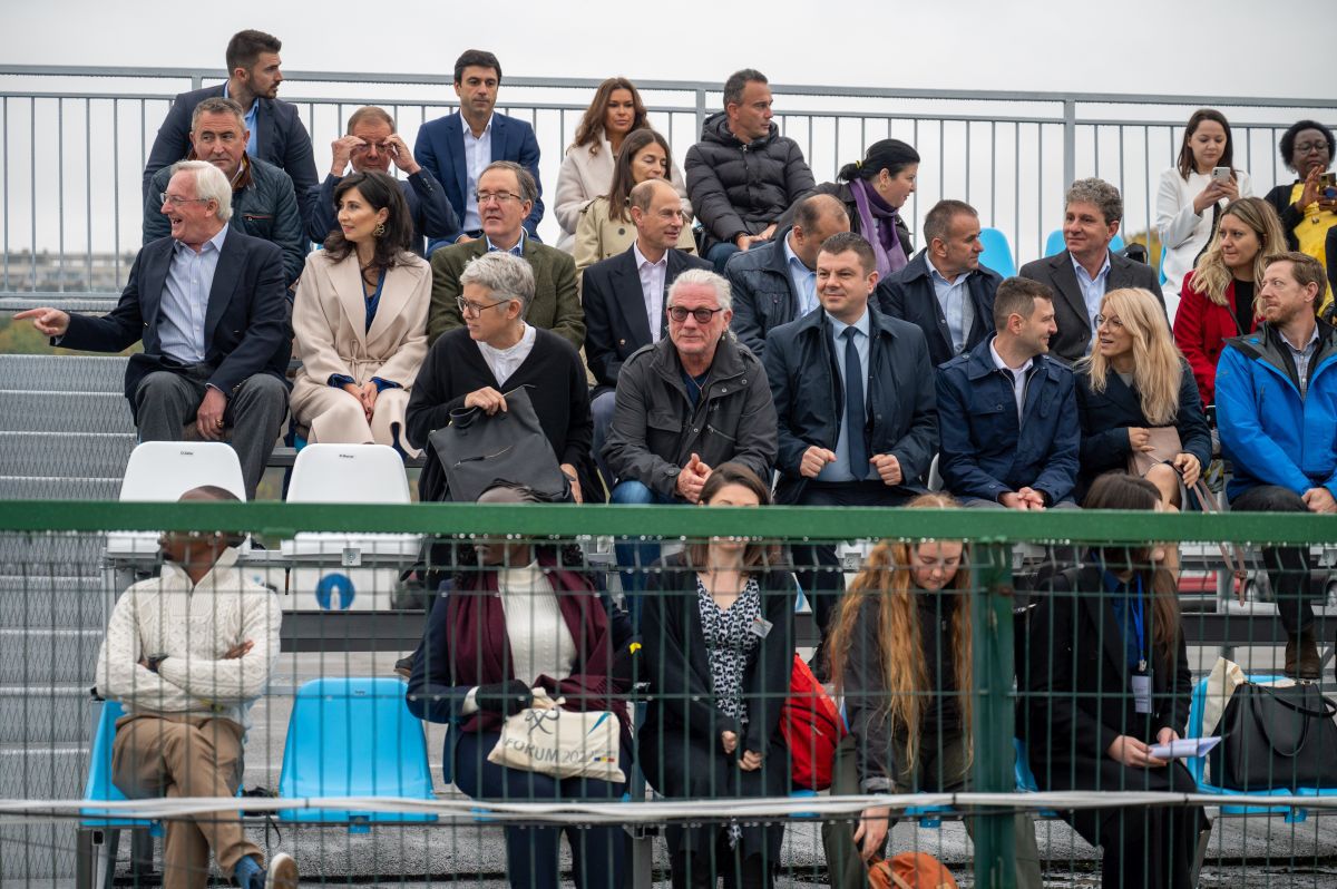 Fratele Regelui Charles, Prințul Edward, în vizită la Academia Viitorul Cluj » A discutat cu juniorii și s-a băgat la penalty-uri