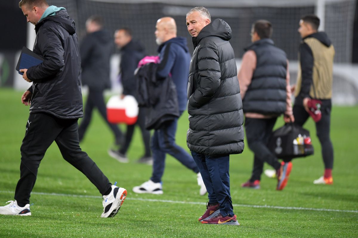 Imaginea serii după CFR Cluj - Slavia Praga » Bătuți a doua oară de campioană, cehii au îngenuncheat la finalul meciului