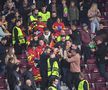 Imagini care vă pot afecta emoțional » CFR Cluj - Slavia, întrerupt 15 minute, după ce unui spectator i s-a făcut rău